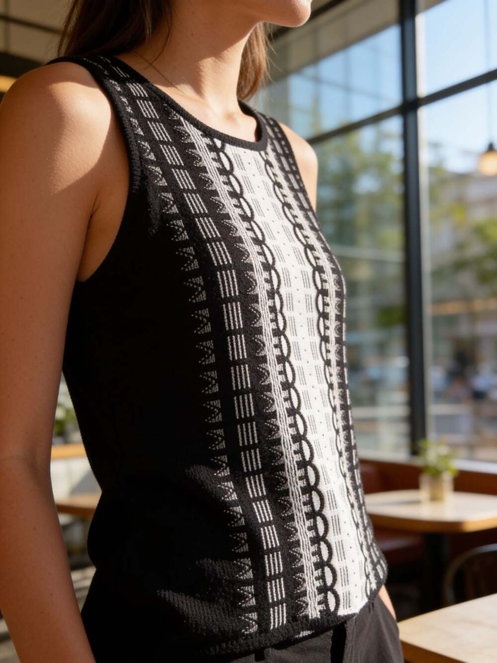 White House Black Market Black And White Geometric Knit Sleeveless Top S